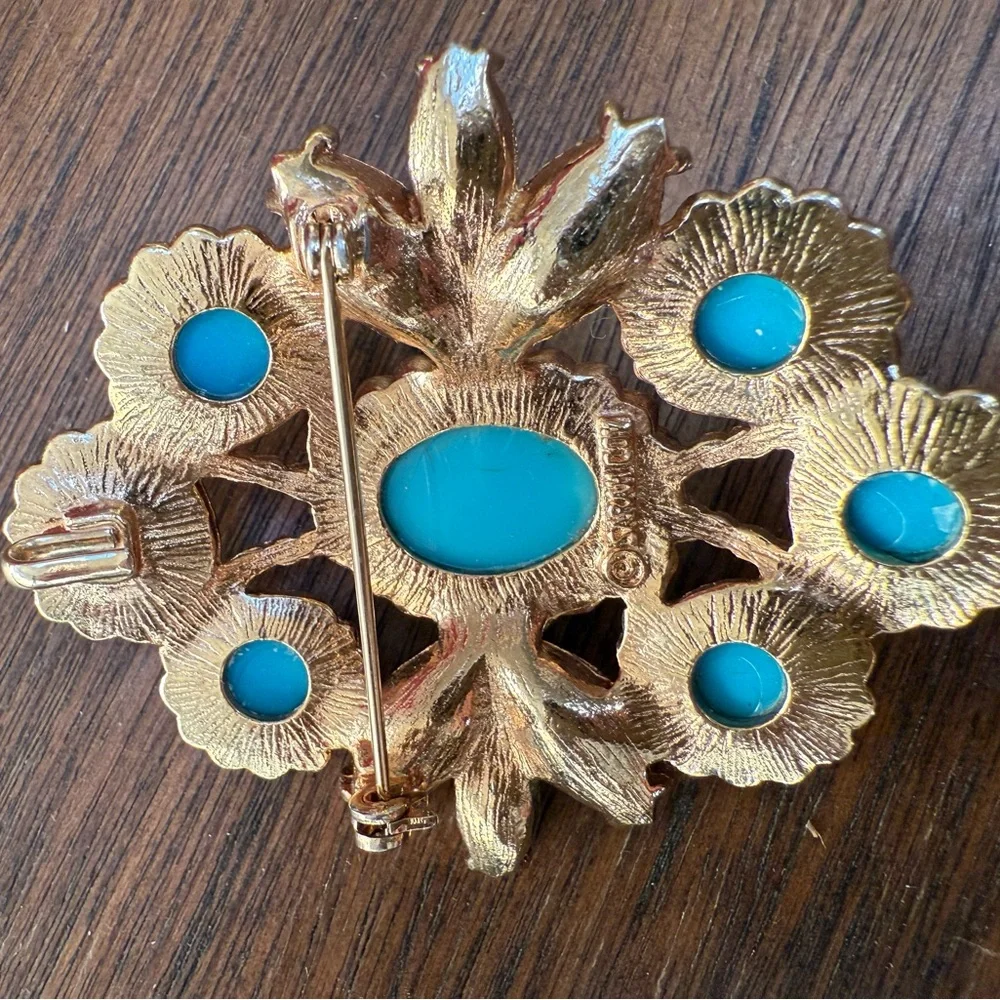 Elegant Turquoise and Green Vintage Brooch/Pin‎ Signed Sarah Coventry “Maharani”
